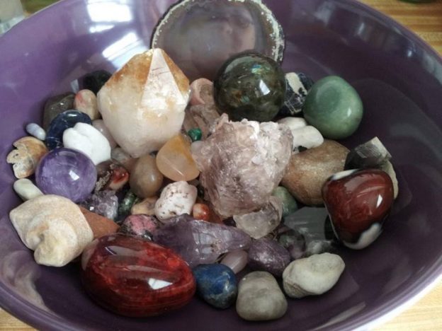 Healing Uses Of Crystals & Gemstones - Mondazzi Book, Bead & Crystal